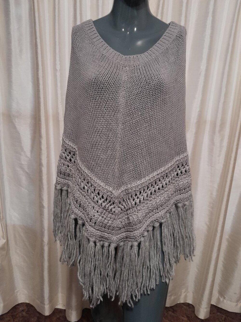 American Eagle Outfitters Gray Knitted Poncho Fringe Boho Sweater Women's Size M